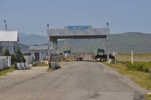 Dieser Grenzübergang zwischen Kasachstan und Kirgistan wurde im Jahr 2010 geschlossen. This boarder between Kasachstan and Kirgistan was closed in 2010.